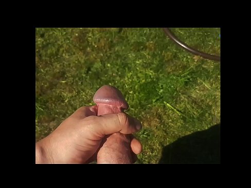 ❤️ Hot hottie si fa scopare la figa rosa e sborra con uno squirt in un giardino estivo Video di sesso di qualità al it.sexafinkarasskaz.ru ❌
