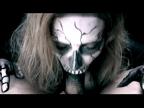 ❤️ Ragazza demone che succhia il cazzo con la sua bocca nera e ingoia lo sperma Video di sesso di qualità al it.sexafinkarasskaz.ru ❌