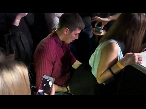❤️ Sesso reale in un nightclub russo. Ragazza russa di 18 anni nell'ano e nella vagina scopata in un nightclub Video di sesso di qualità al it.sexafinkarasskaz.ru ❌